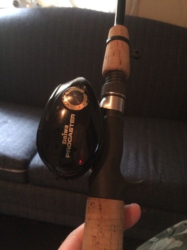 Fishing pole with 2 reels (daiwa procaster 100HL)