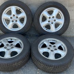 Ford Taurus or Transit Connect 16-inch aluminum wheels and tires 