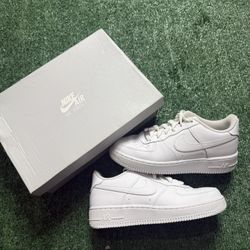 Nike Air Force 1 Low LE Triple White GS