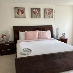 LUXURY KING BED (No mattress included) 