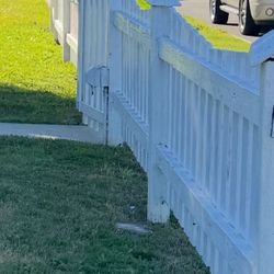 Free White Wood Picket Fence