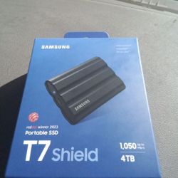 Samsung PORRTABLE T7 SHIELD SSD 4TB