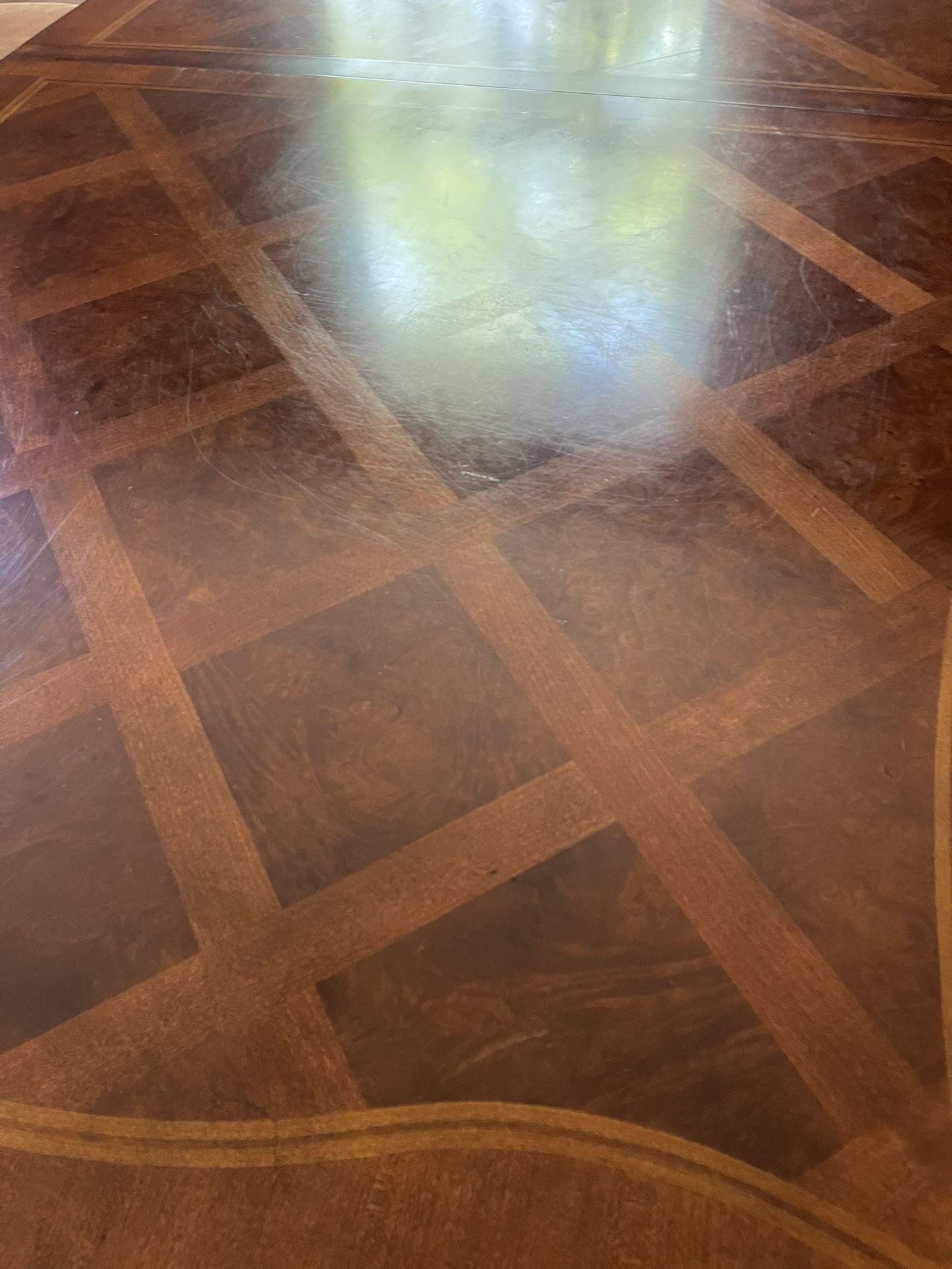 Dining Table , 6 Chairs And 2 Extra Pieces Of Leaves