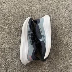 Nike Zoom fly (size: Mens 9.5) 