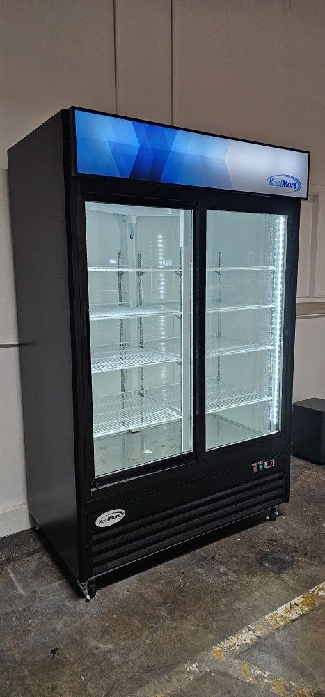 KoolMore 35-cu ft Commercial Refrigerator 2 Glass-Door Merchandiser (Black)

