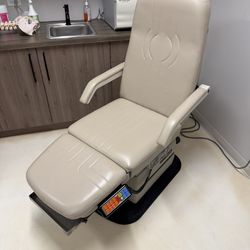 Midmark 414 Podiatry Chair with foot control