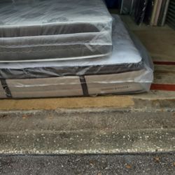 Queen Size New Thick Pillow Top Bed Can Deliver 
