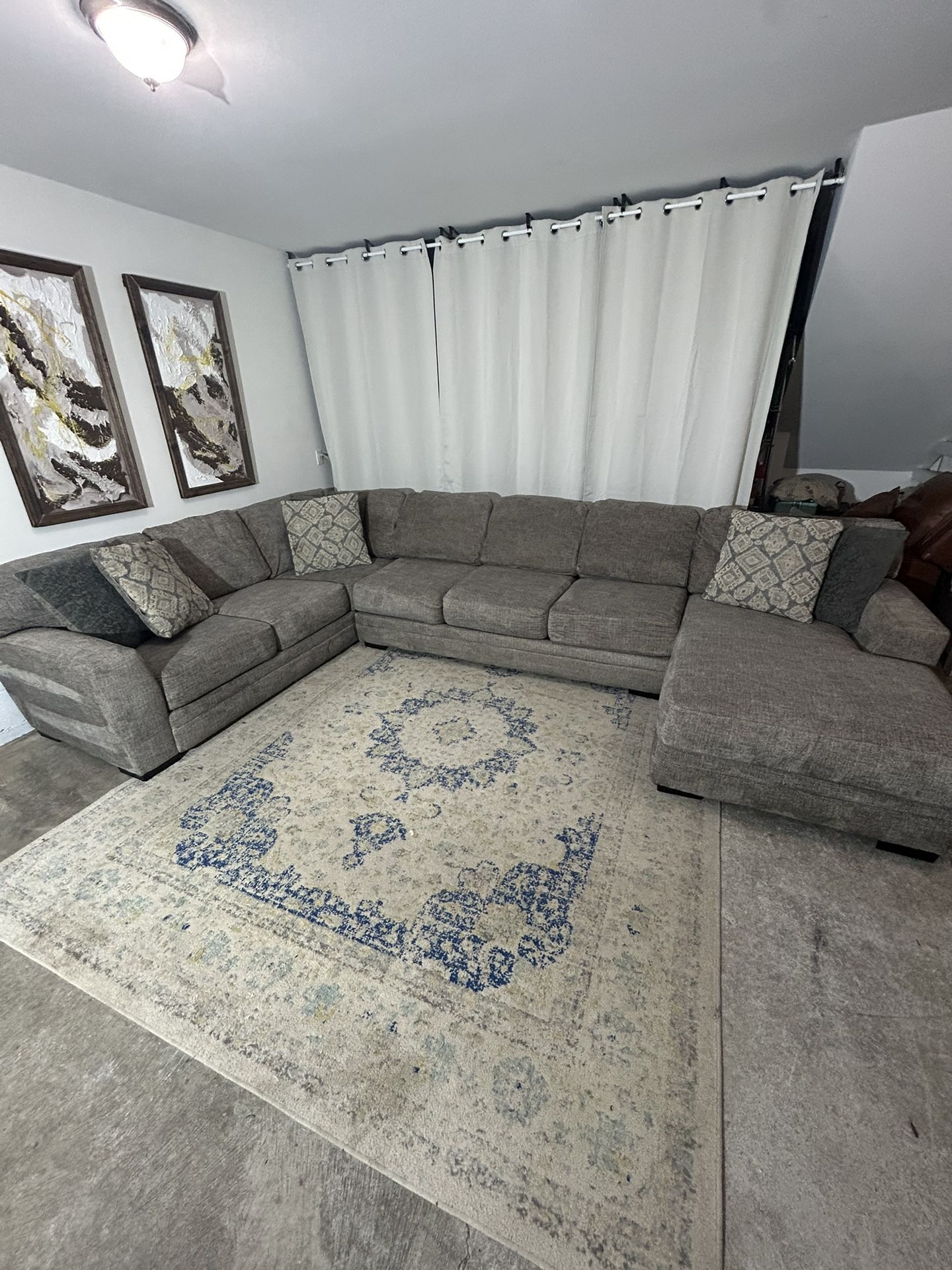 Gray 7 seat sectional, comfortable and soft 🛻Delivery available 🛻