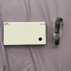 White Nintendo DSi - comes with charger