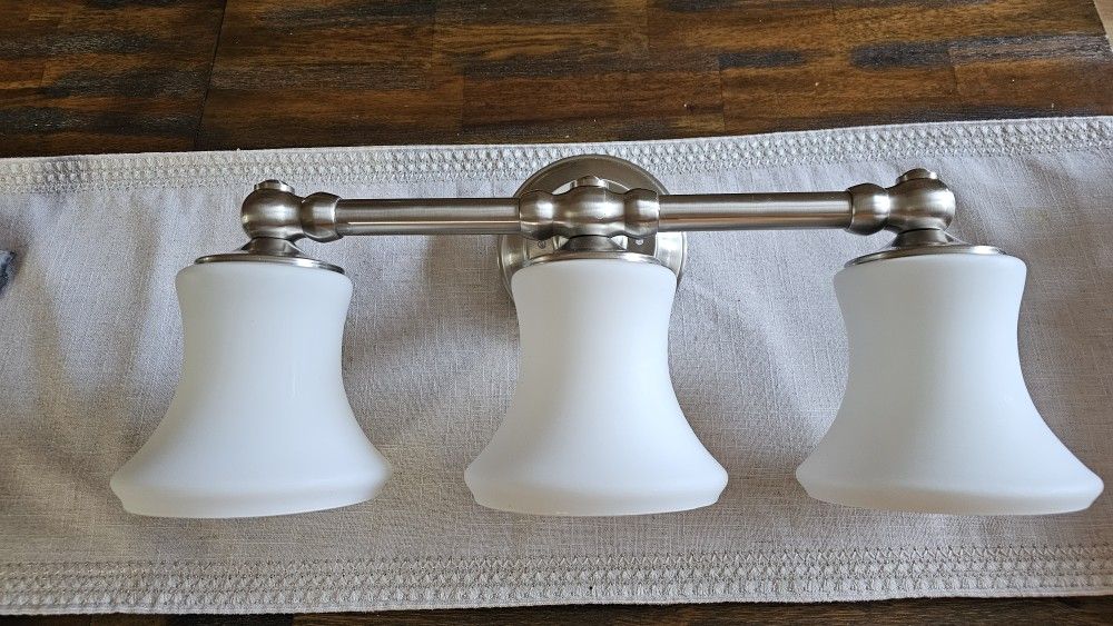 3 light vanity light
21" long