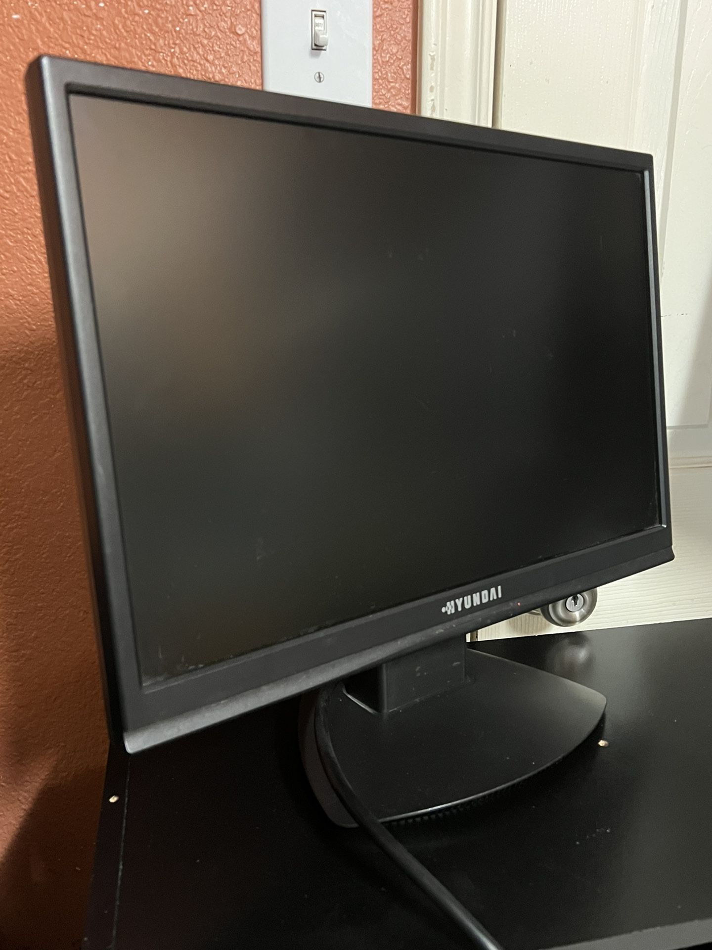 HYUNDAI X93W 19" WXGA+ 1440 x 900 D-Sub, DVI-I Built-in Speakers LCD Monitor