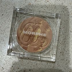 Morphe Cloudlight Finishing powder.