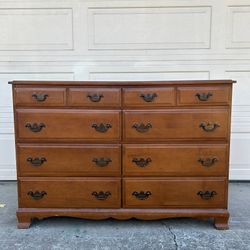 Dresser Bureau Chest of 8 Drawers