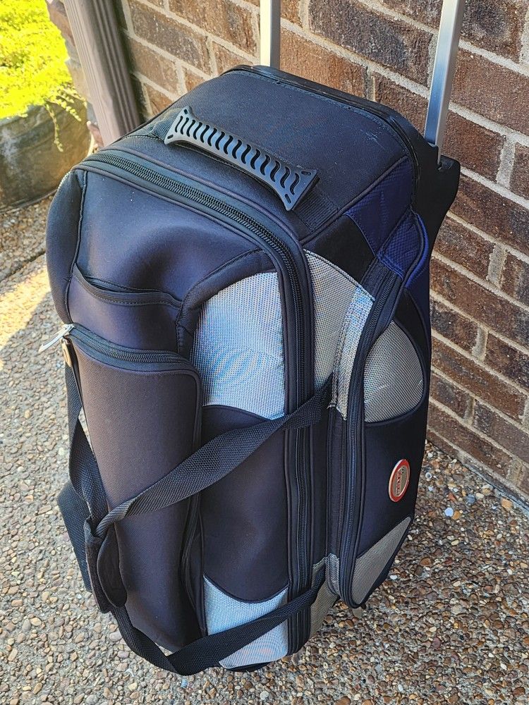 *** BOWLING BALL BAG W/ 3 BALLS ***