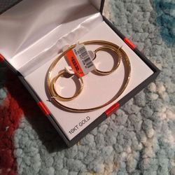 10K Gold very shiny beautiful earring & bracelet set never worn $350