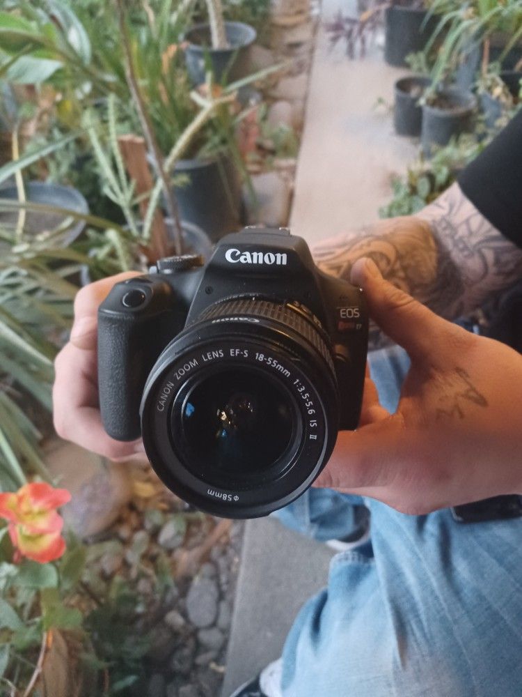 Brand New Canon E.O.S  T‐7 Camera 