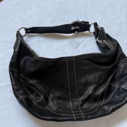 Authentic Coach Hobo Bag 18”Wx10”T Excellent Condition No Wear Or Tear Or Scratches Clean Inside Like New