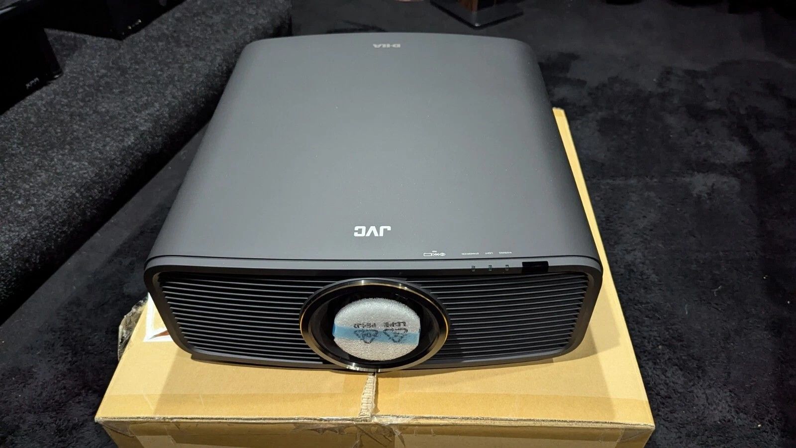 JVC DLA-RS2200 (DLA-NZ700)