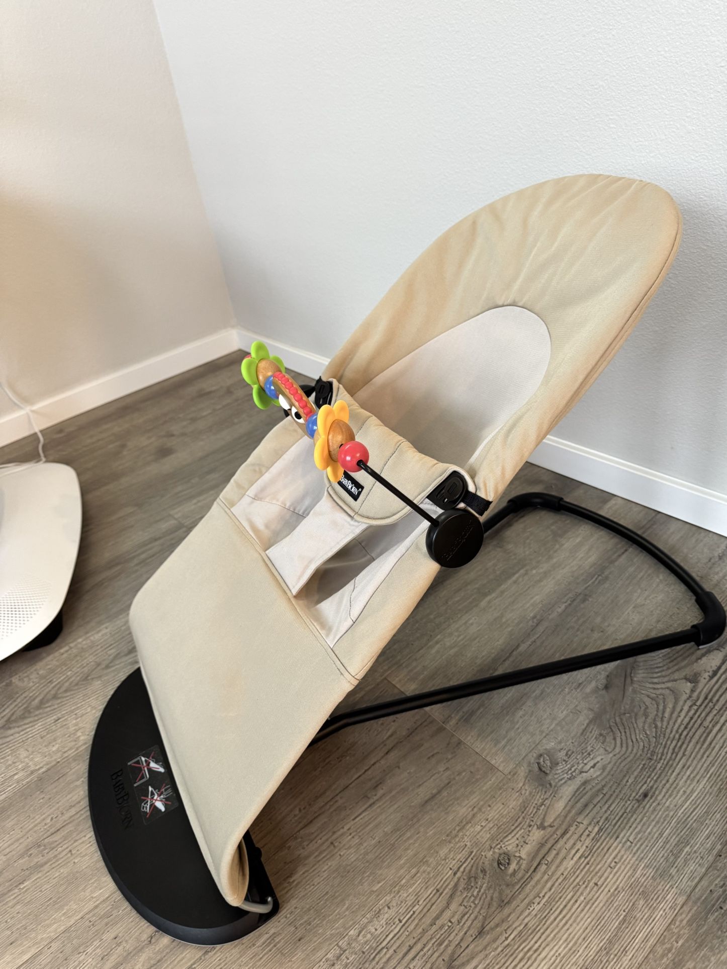 BabyBjörn Bouncer + Toy Bar