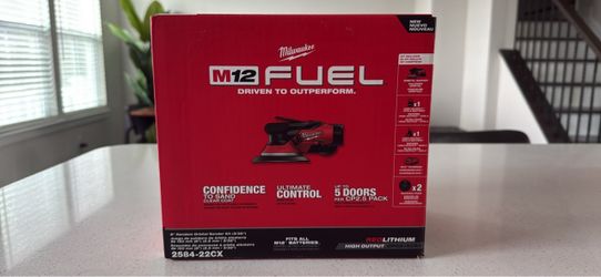 Milwaukee M12 FUEL 12-Volt Li-Ion Brushless Cordless 6 in. Random Orbital Sander Kit (3/32 in) 5.0Ah