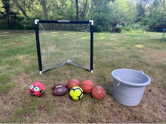 Summer fun times! Fun yard game items in great condition!