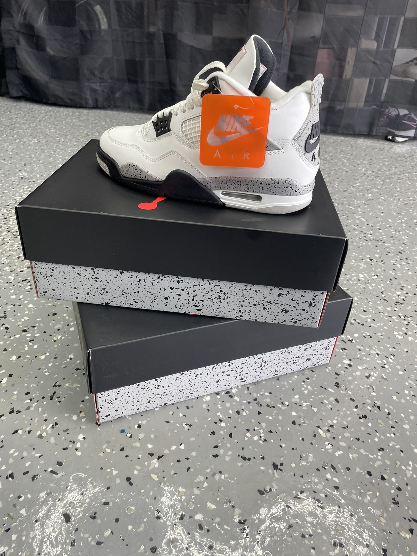 2025 Jordan 4 White Cement (read description)