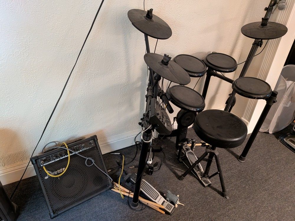 Alexis Nitro Electronic Drum Set With Donner Amp