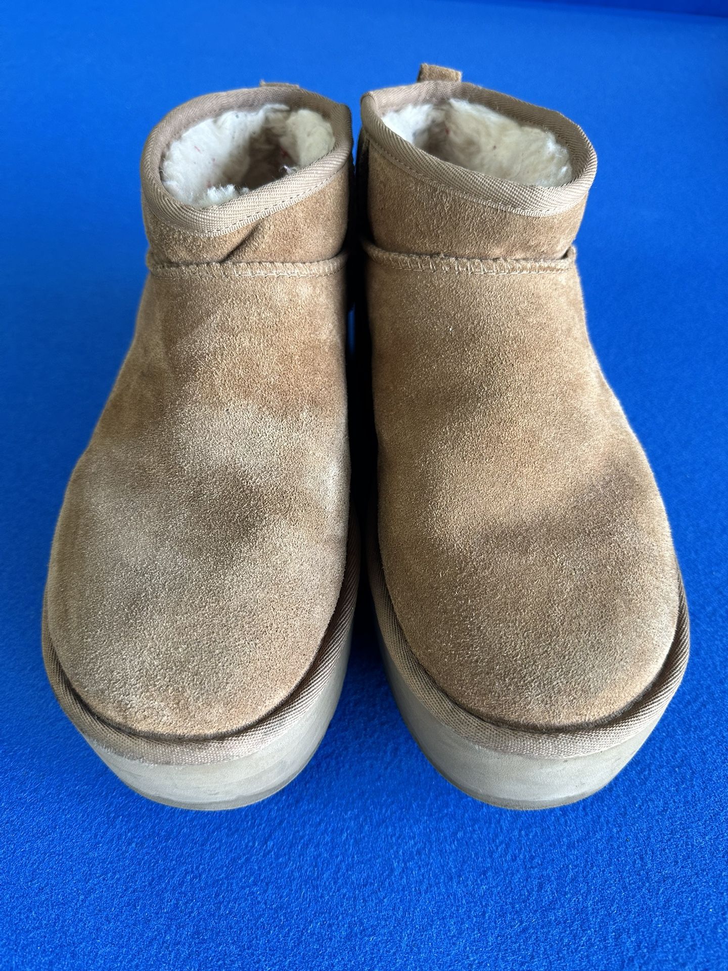 UGG Low Top Platform Shoes – Women’s Size 10