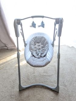 Graco Slim Spaces Compact Baby Swing