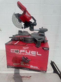 Milwaukee M18 FUEL 18V Lithium-Ion Brushless Cordless 7-1/4 in. Dual Bevel Sliding Compound Miter Saw (Tool-Only)