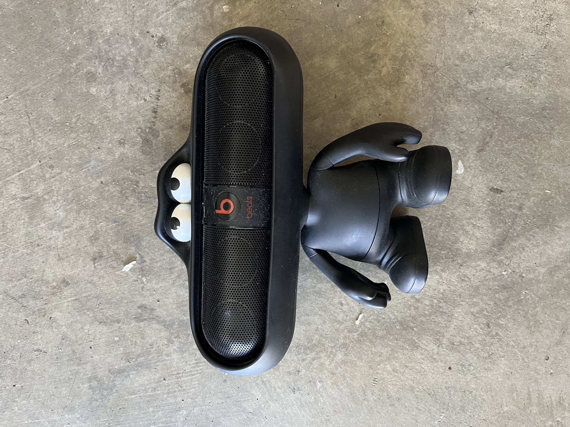 Authentic Beats Pill 2.0 Bluetooth Speaker + Dude Stand Black