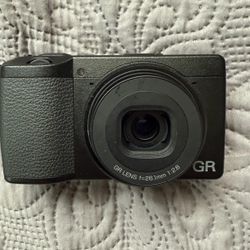 Ricoh GR IIIx Digital Camera 24.24 MP GR Lens 26.1mm F2.8 15284 - Mint