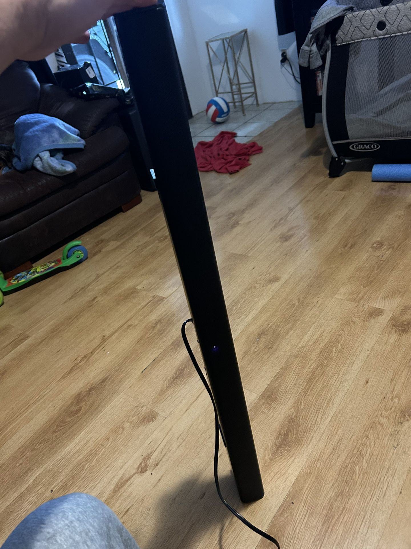 Insignia NS-SBAR21F20 2.1-Channel Wireless Soundbar System with Subwoofer - Black