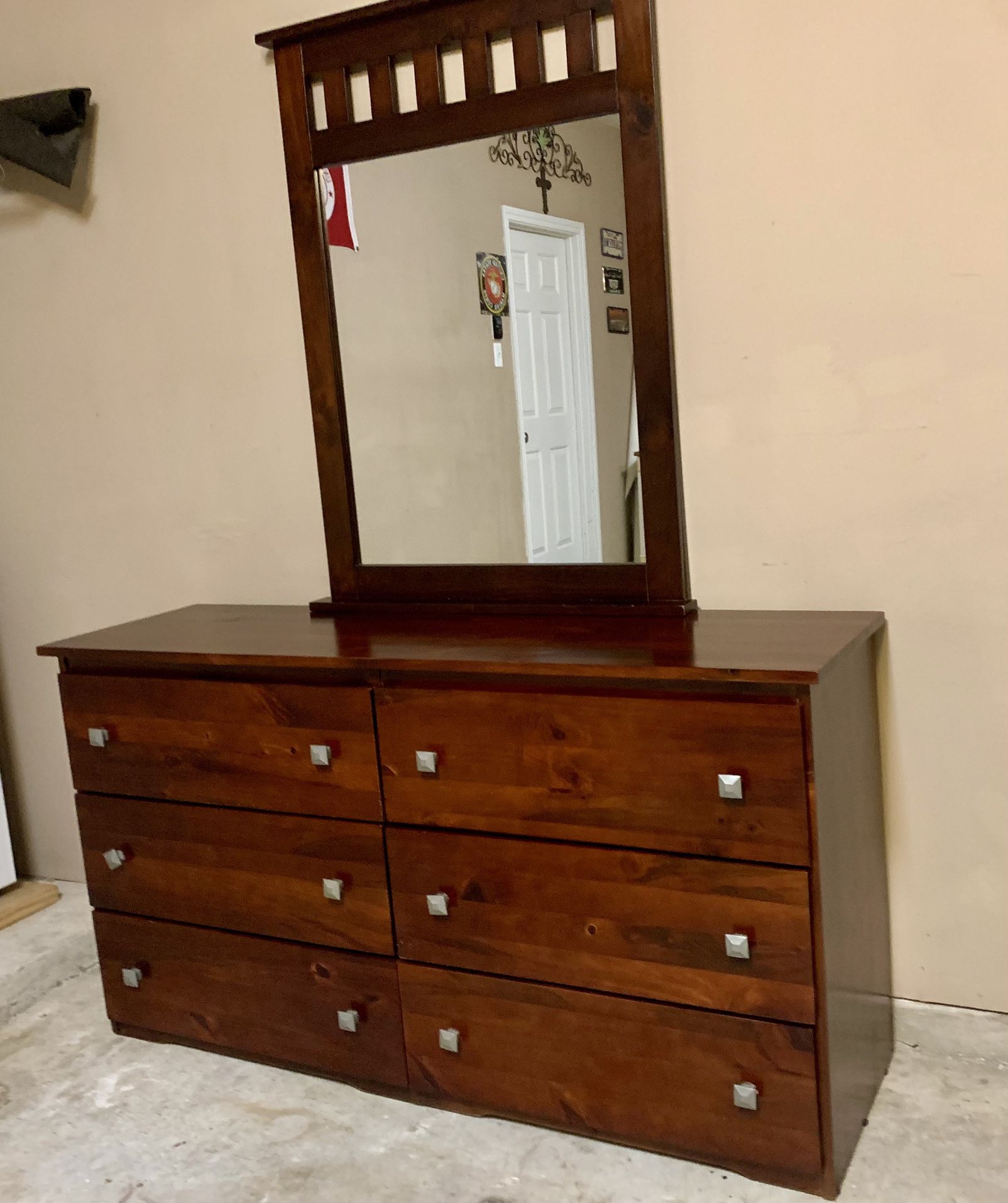 Hermoso Dresser Como Nuevo/ Hard Wood
