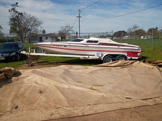 1977 Mirage Daycruiser jet boat