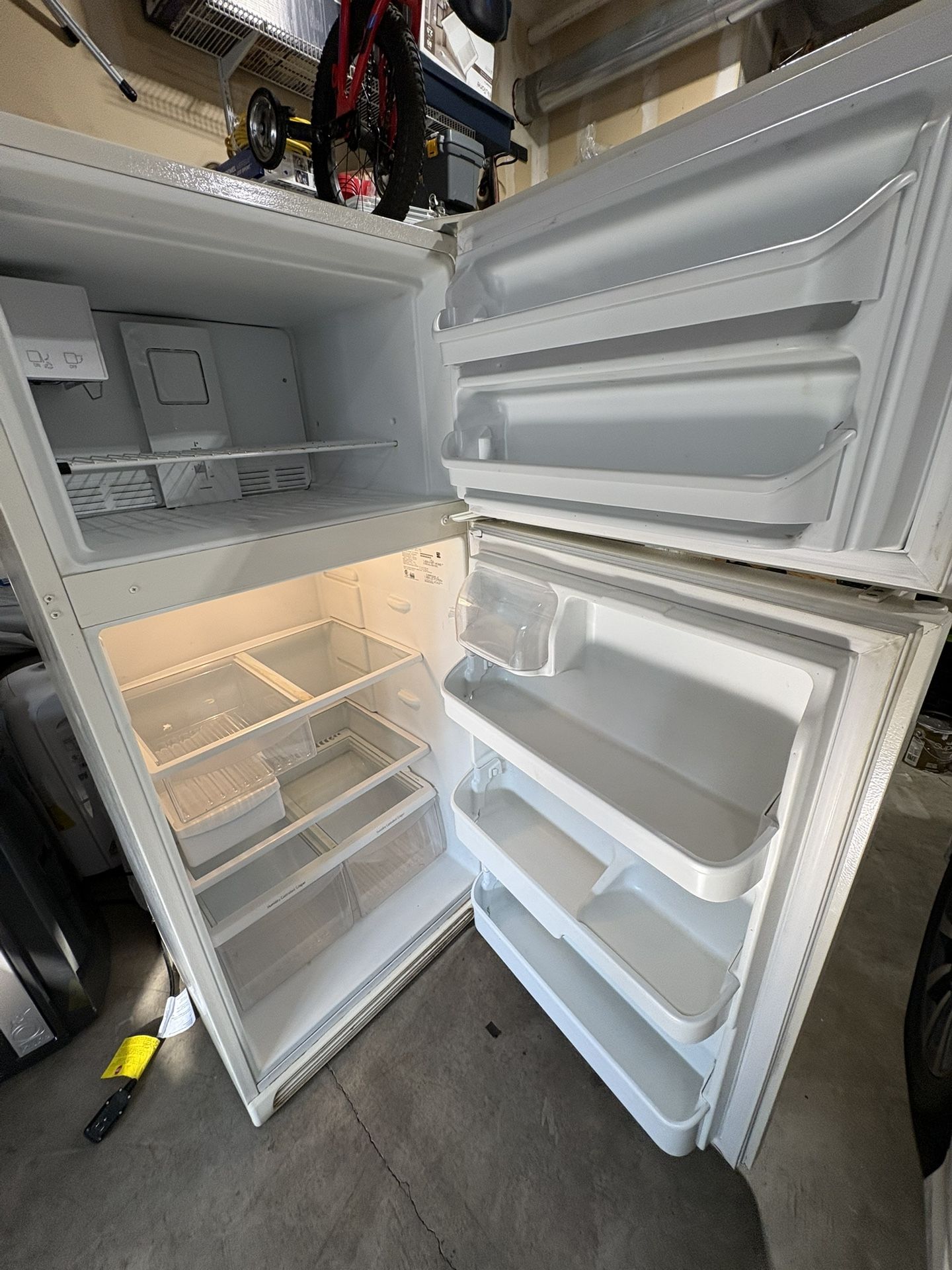 Kenmore Refrigerator/ Top Freezer - 18 Cu.ft