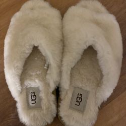 UGG Women’s Sheepskin Slippers Size 6