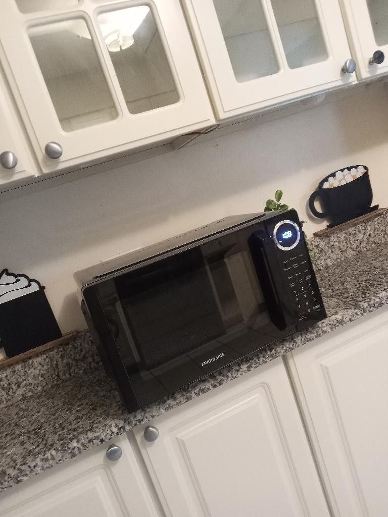 Frigidaire Counter Top Microwave $30