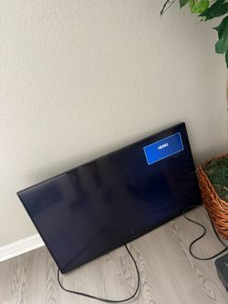 Insignia 32” Tv with wall mount
