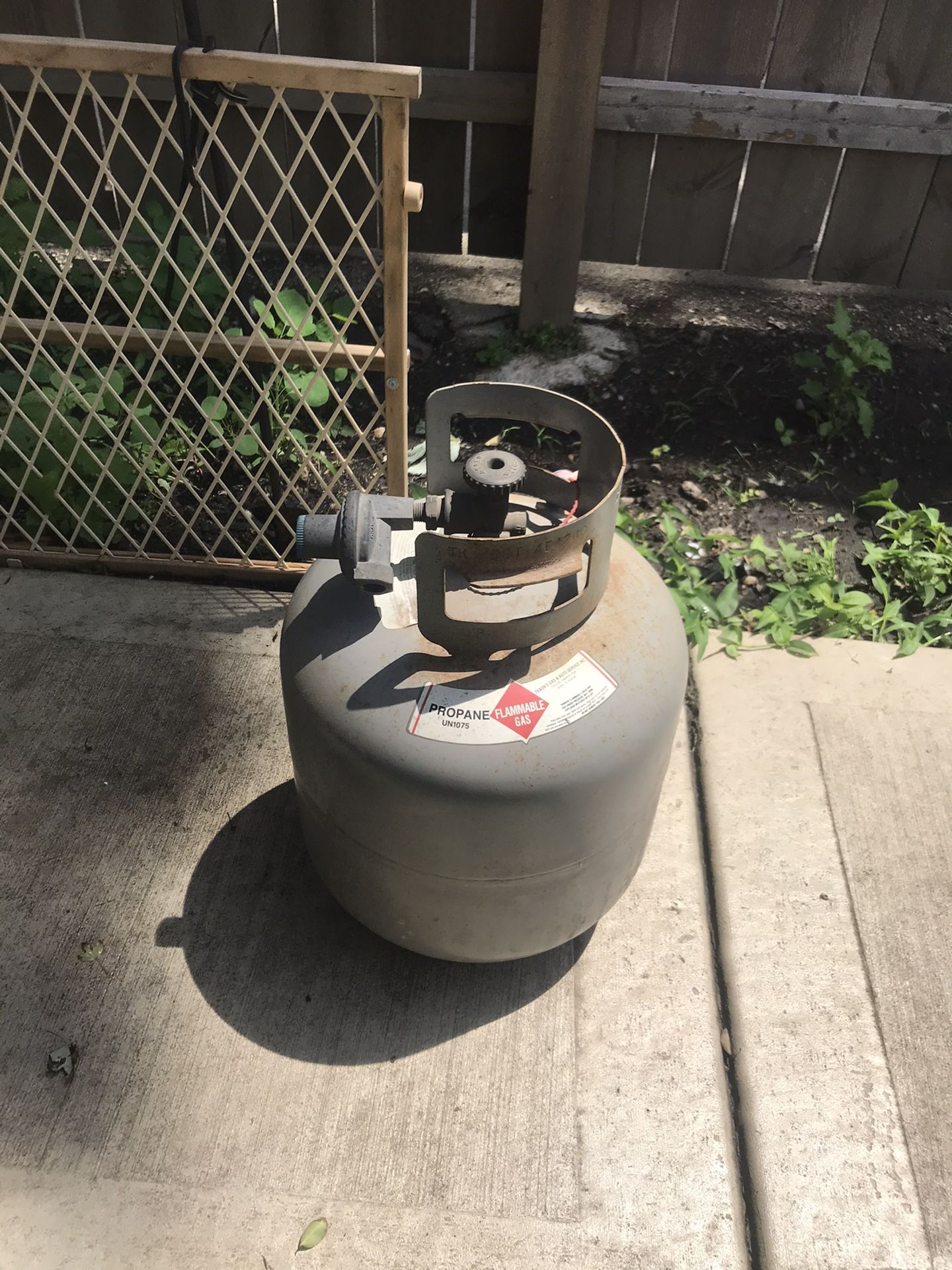 Gas