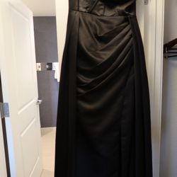 Black Evening Gown Size 2/4 (price negotiable)