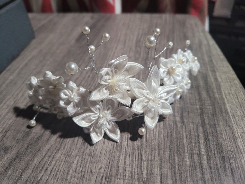 Elegant White Satin Wedding Headpiece 