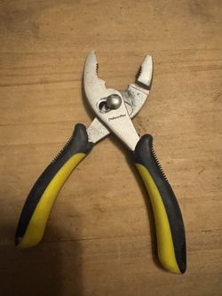 Pliers 