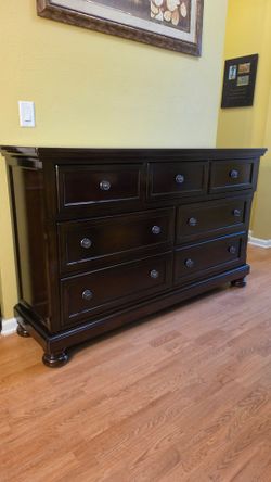 Clean and Nice Dark Brown 7 Drawer Dresser.