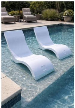 Pool Chaise / Signature Ledge Lounges