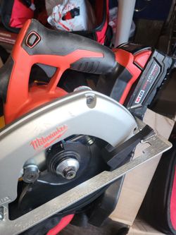 Firm Price 🛑 Milwaukee M18 regular 6"1/2 Circular Saw & 4.0 battery only. Used Good. Precio Firme 🛑