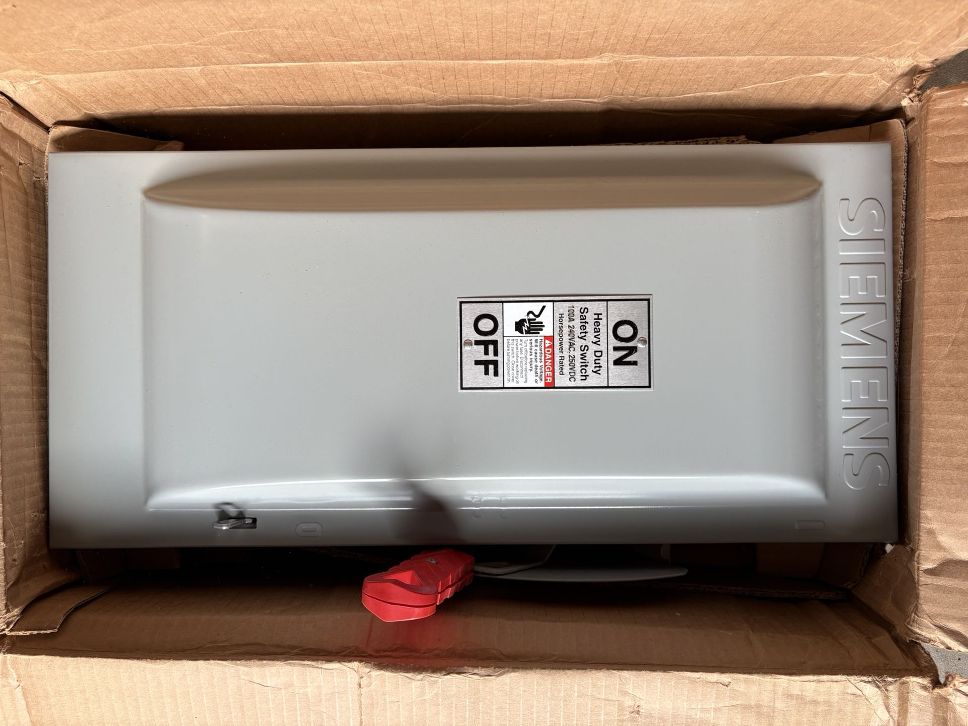 100 Amp 3 Ph Fused Switch