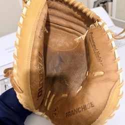 Mizuno Franchise GXC90B4 33.5” catcher’s mitt