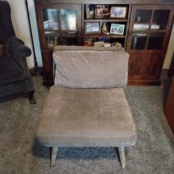 Sectional Chair No Rips Or Stains.  25" Wide.  27" Deep 