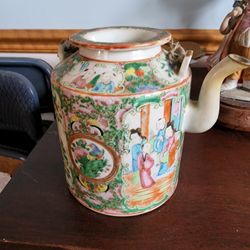 17th century rose medallion teapot